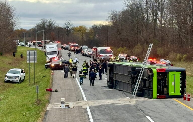 🚨 Tour Bus Overturns on I-90 in Upstate New York – 5 Dead, Dozens Injured